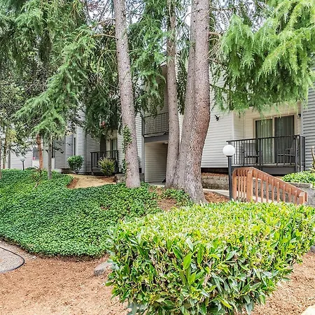 Greenlake Oasis: Cozy Apartment with Wi-Fi and Patio Seattle Exterior photo