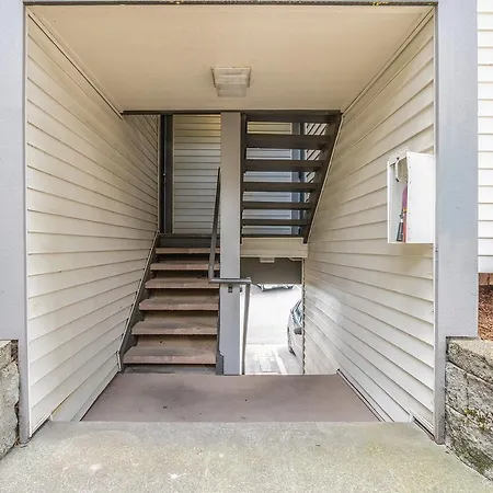 Greenlake Oasis: Cozy Apartment with Wi-Fi and Patio Seattle Exterior photo