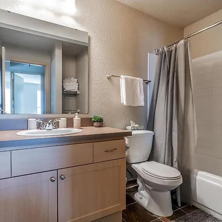 Greenlake Oasis: Cozy Apartment with Wi-Fi and Patio Seattle Exterior photo